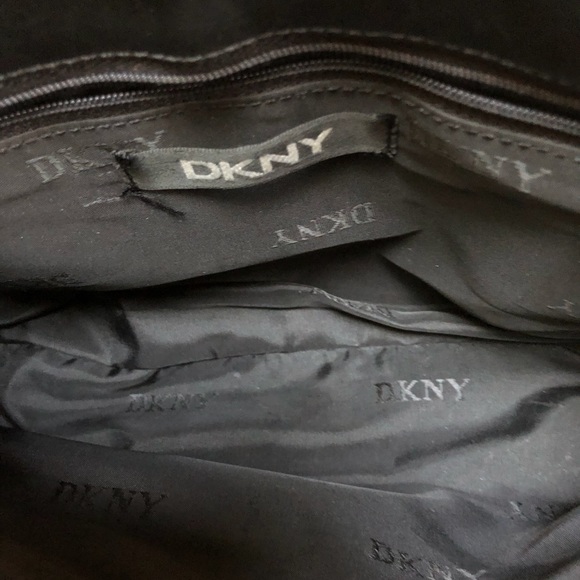 Vintage genuine leather DKNY shoulder bag. - Picture 4 of 5